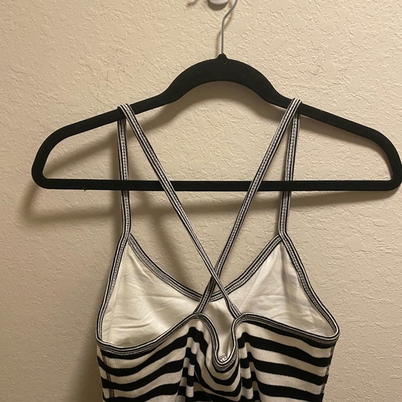 Old Navy Black & White Striped Ribbed Tank With Built-In Bra Size L - Picture 3 of 7